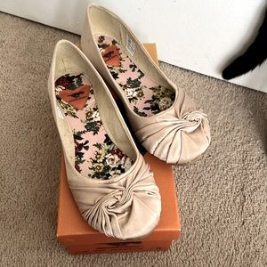 Rocket Dog Women’s Size 9 Beige Flats - Knotted Detail & Floral Insole
